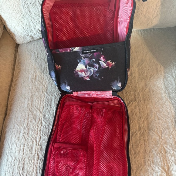 Herschel Travel Toiletry Bag - Picture 4 of 4